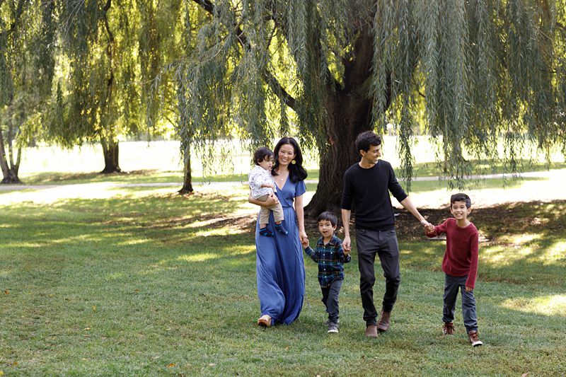 winnemac-park-photos-family walking