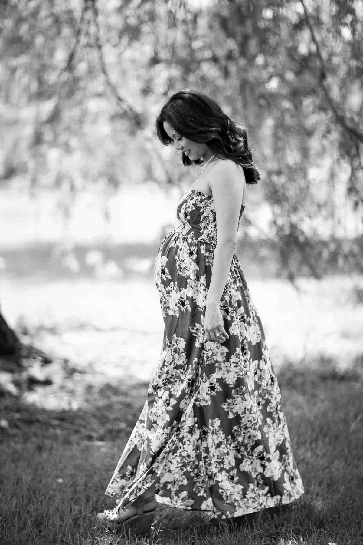 B&W Maternity Photo by Rife Ponce Photography.