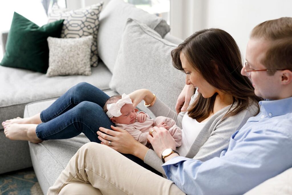newborn family photography ideas-on couch