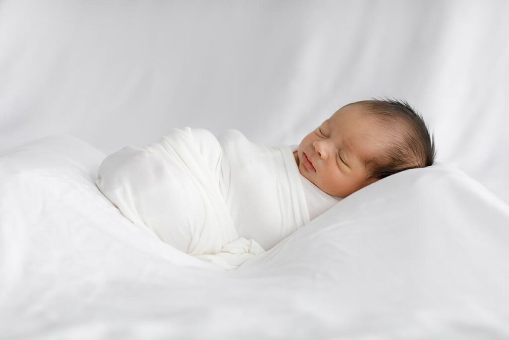 newborn-photography-ideas-baby swaddled