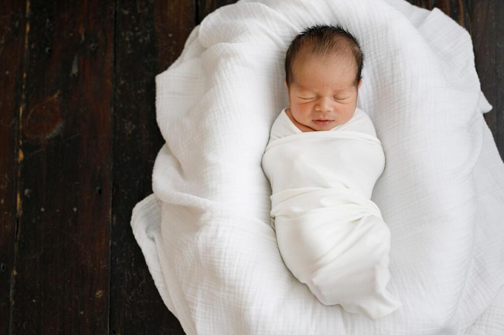 newborn-photography-ideas-baby in white