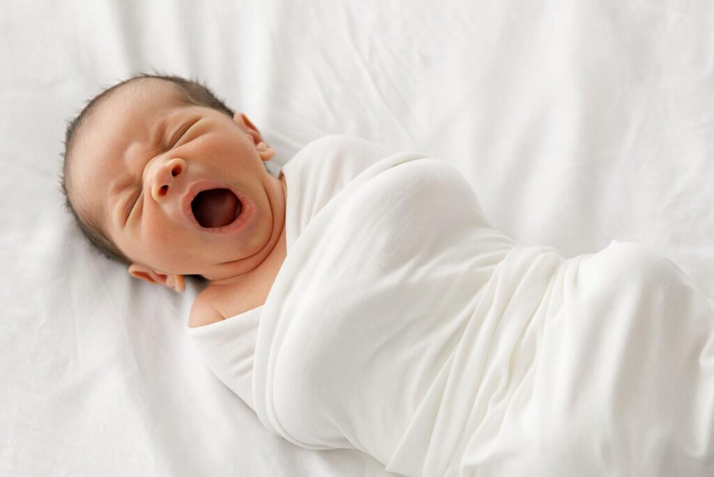 newborn-photography-ideas-baby yawning