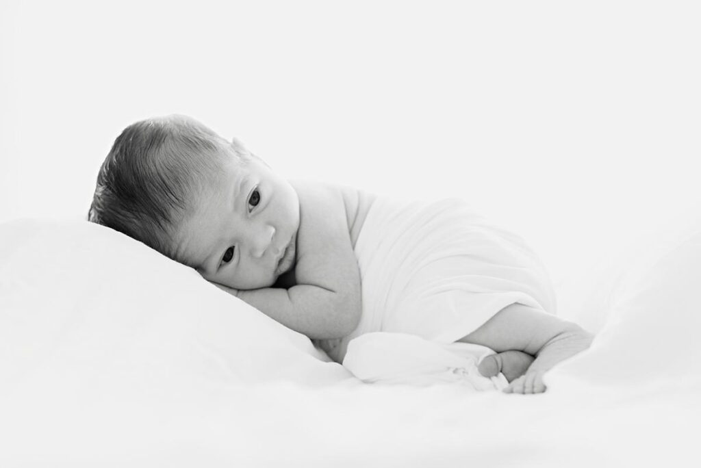 newborn-photography-ideas-baby on side
