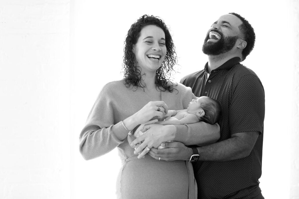 newborn-photography-ideas-parents laughing