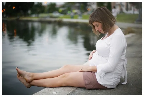 maternity photos on lake merritt in oakland california