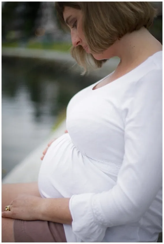 maternity photos on lake merritt in oakland california